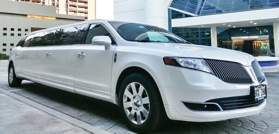 Lincoln-MKT-stretched-limo